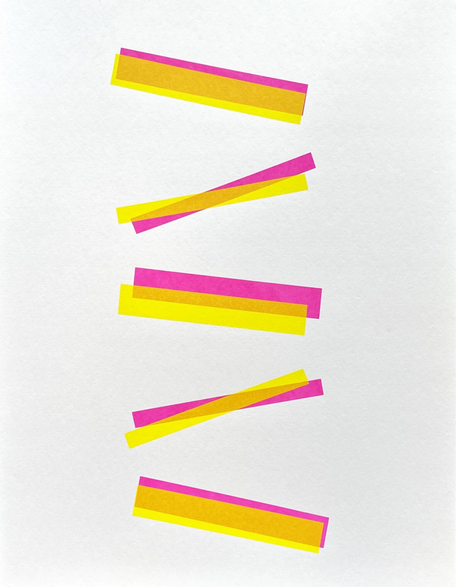 Five colorful sticky notes arranged vertically, with pink and yellow colors, on a white background.